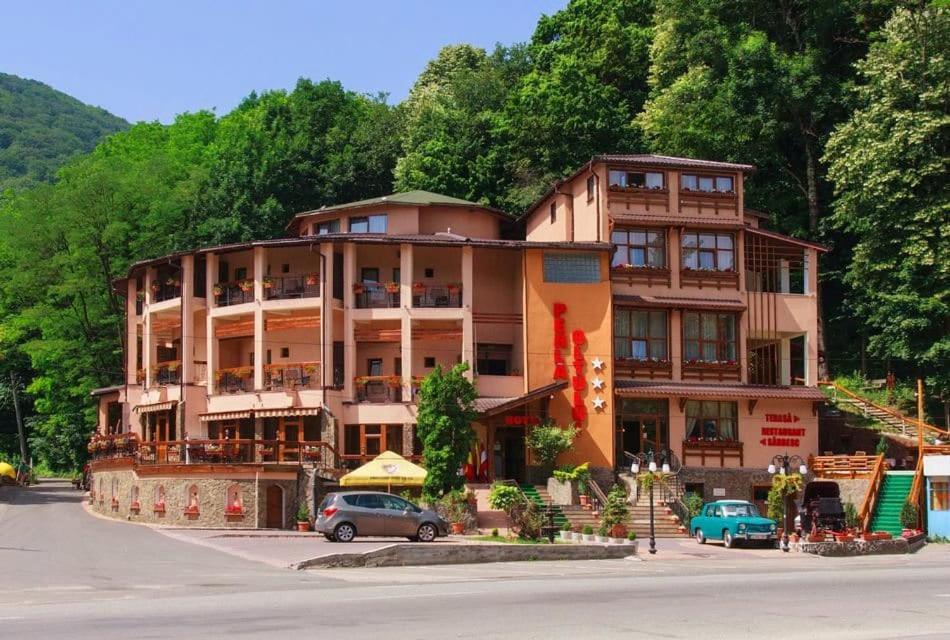 Hotel Perla Oltului Căciulata Exterior foto