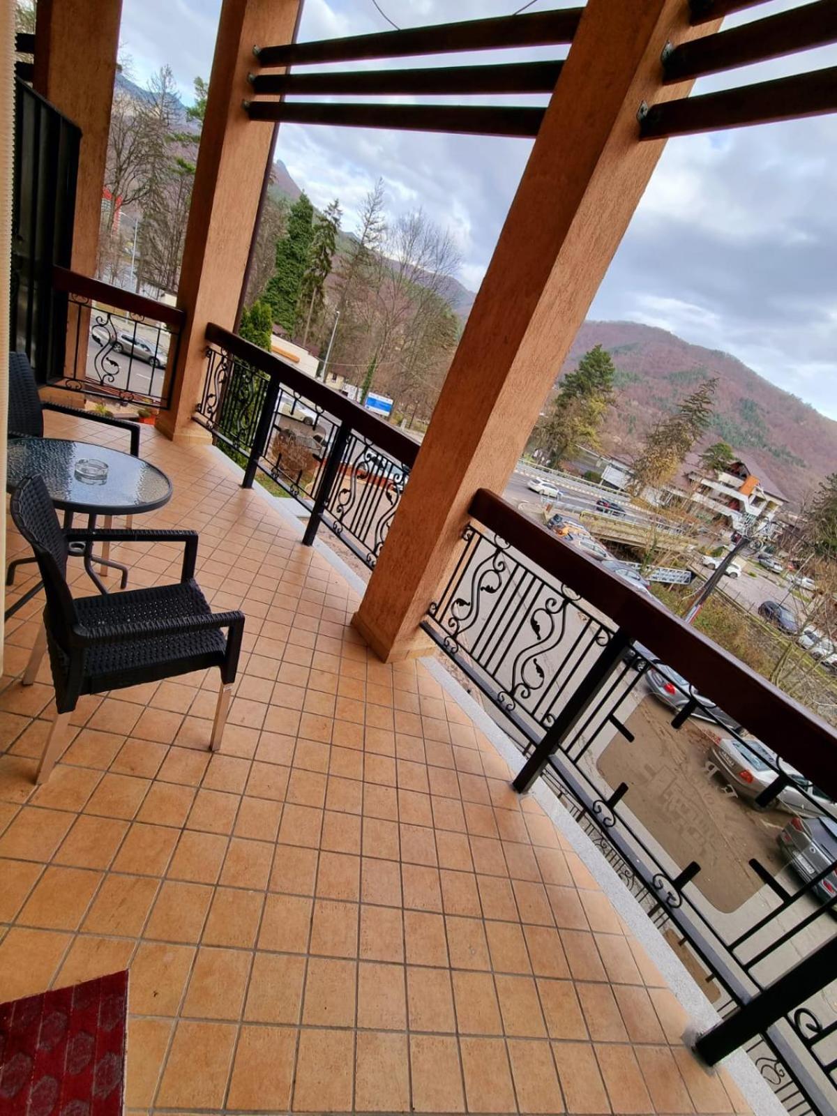 Hotel Perla Oltului Căciulata Exterior foto