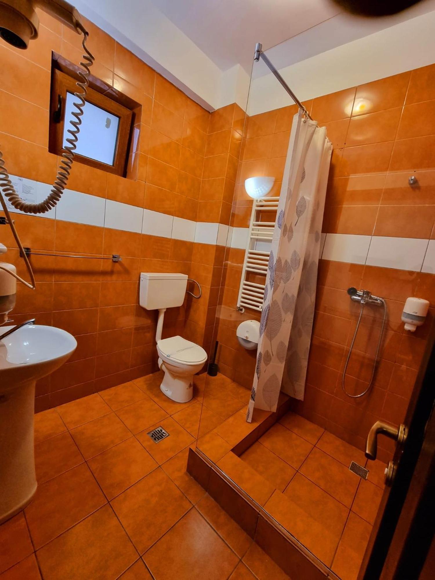 Hotel Perla Oltului Căciulata Exterior foto