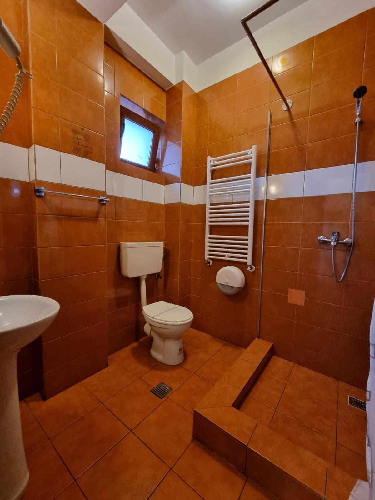 Hotel Perla Oltului Căciulata Exterior foto