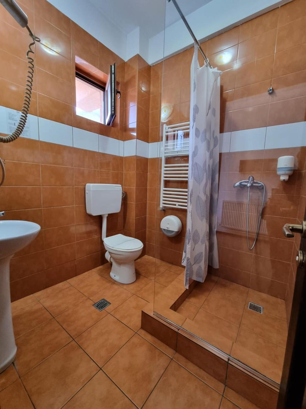 Hotel Perla Oltului Căciulata Exterior foto