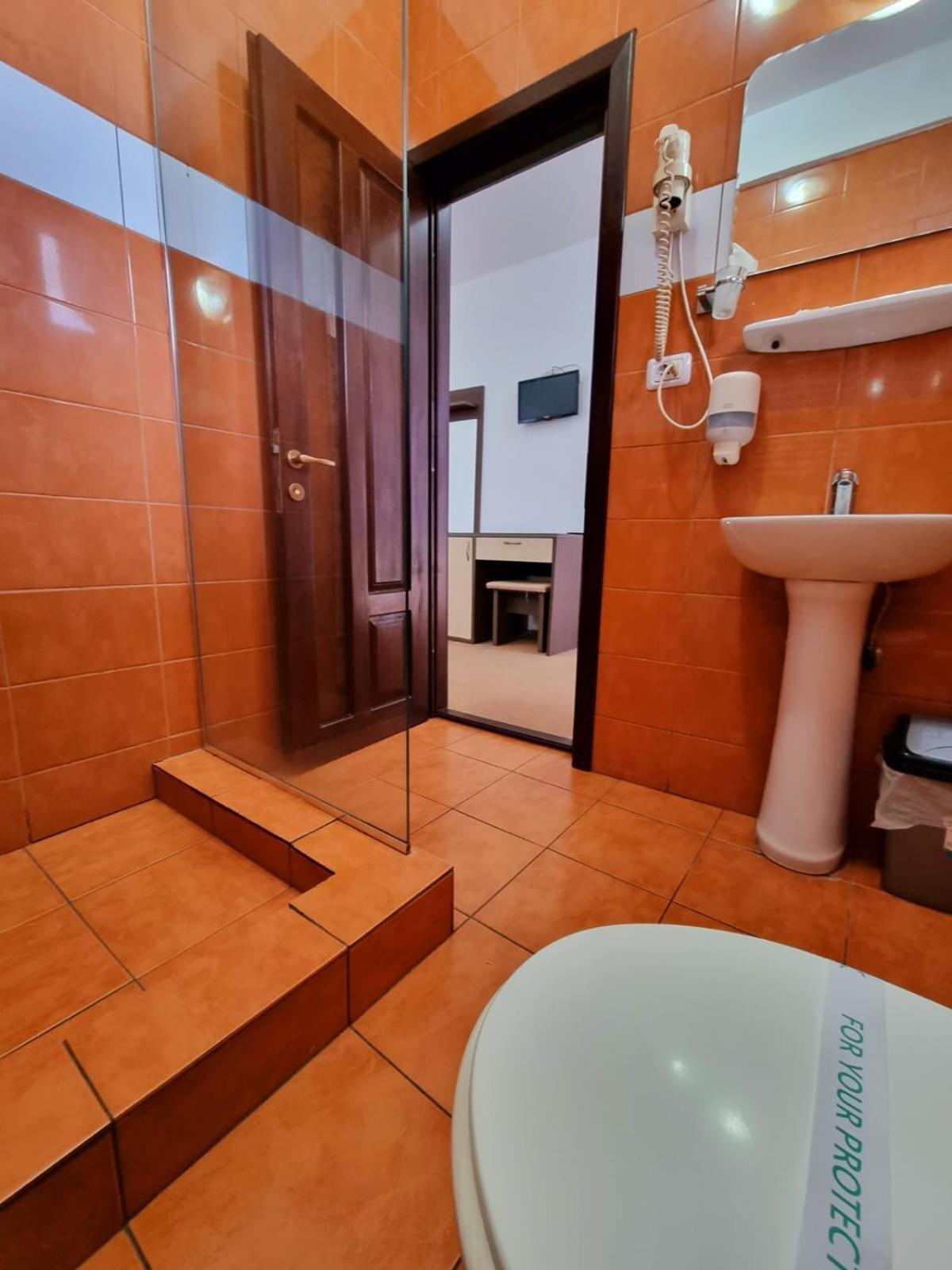 Hotel Perla Oltului Căciulata Exterior foto